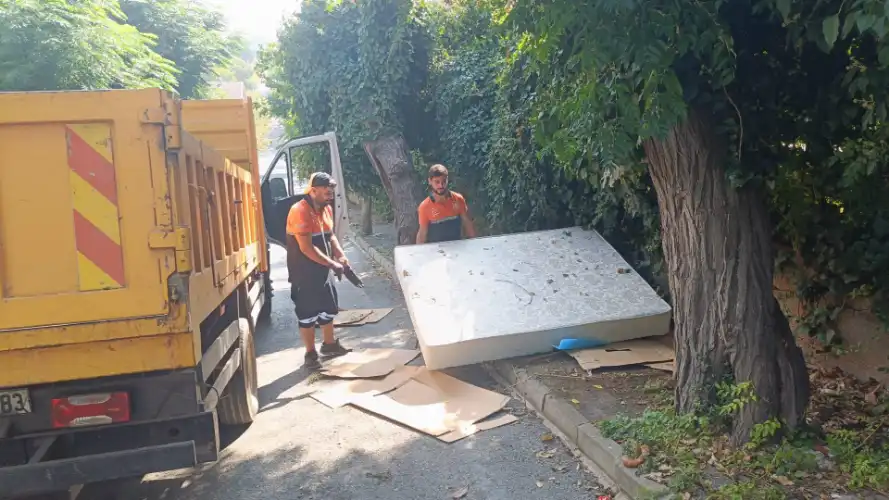 Adalar’da Temizlik Seferberliği ve Kültür Etkinlikleri Devam Ediyor