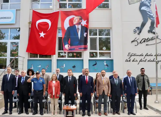 Adalar’da Yeni Eğitim Yılı Coşkusu: İlköğretim Haftası Kutlamaları Renkli Geçti