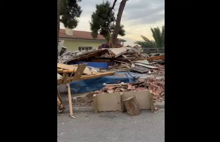 Büyükada’da Tartışmalı Büfe Yıkıldı: Tehdit ve İhaleye Fesat İddialarına Belediye Müdahalesi