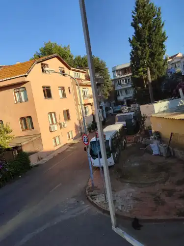 Heybeliada Sakinleri, Temizlik İşleri Personelinin Konteyner Alanını Dinlenme Alanı Olarak Kullanmasından Şikayetçi