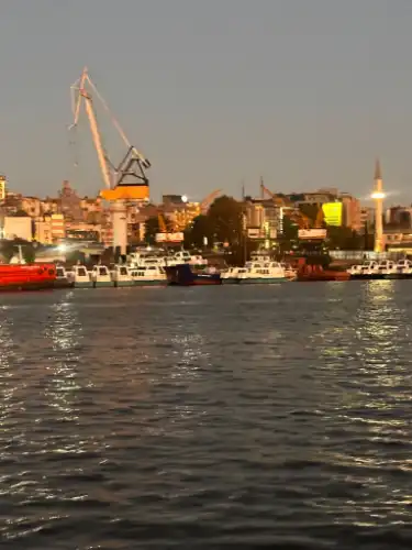 İstanbul’da Deniz Taksi Ücretlerine Yapılan Zam Yolcu Sayısını Düşürdü: İskelerde Bekleyen Tekneler Görüntülendi