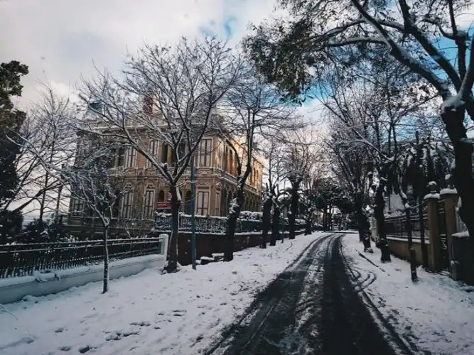 Adalar’da Kış Sabahları: Sobadan Kombiye Uzanan Dönüşüm
