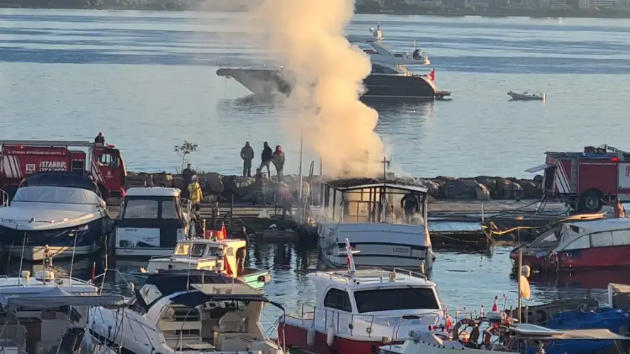Büyükada Limanı’nda Korkutan Anlar: Patlamanın Ardından Tekne Alev Alev Yandı