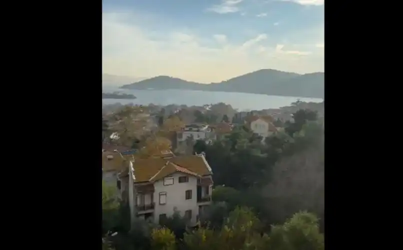 Adalar’da Saat 09.05’te Hayat Durdu: Atatürk İçin Saygı Duruşu