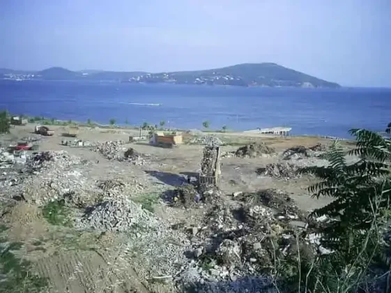 Adalar'daki Moloz Dağlarının Mimarı, Şimdi Temizlik Şovu Yapıyor