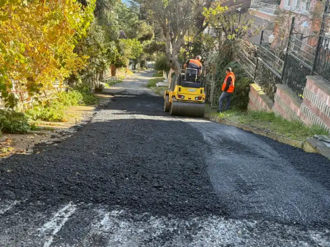 Büyükada’da Konfor Artarken Doku Kayboluyor mu? Mimoza ve Saitpaşa Sokaklarında “Sıcak Asfalt” İkilemi