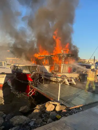 Büyükada’daki Tekne yangını: Kundaklama mı Yoksa Kaza mı?