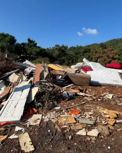 Heybeliada Çam Limanı Çöplüğe Döndü: ‘Özel Çevre Koruma Bölgesi’nde Doğa Katliamı!