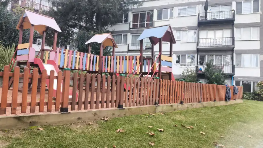 Heybeliada İnönü Parkı’nda “Ahşap” Makyajı: Çitler Pırıl Pırıl, Peki Ya Çocukların Sağlığı?