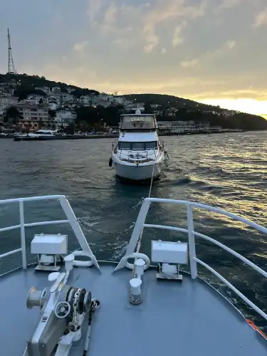 Kınalıada Açıklarında Korku Dolu Anlar: Sürüklenen Teknenin İmdadına Kıyı Emniyeti Yetişti