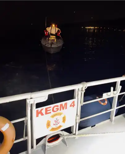 Sedef Adası Önlerinde Makine Arızası: 2 Kişilik Tekne Kurtarıldı