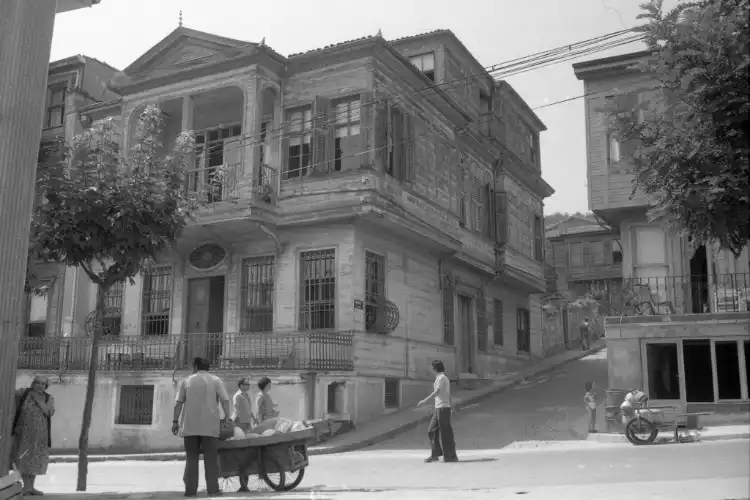 Heybeliada Apostolidi Köşkü: 19. Yüzyıl İstanbul Sivil Mimarisinde Neo-Klasik Bir Monograf