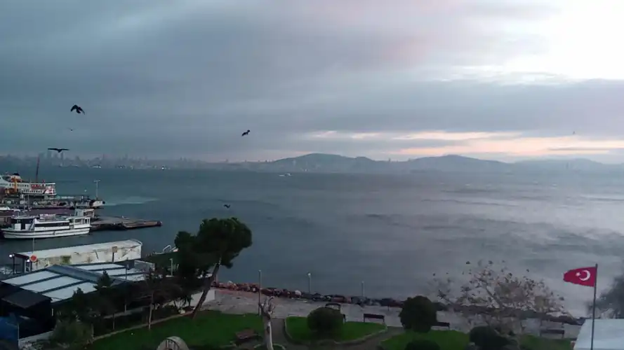 Marmara’da Şiddetli Lodos Engeli: Şehir Hatları Bazı Seferleri İptal Etti