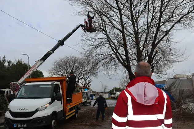 Adalar Belediye Başkanı Ali Ercan Akpolat, Kınalıada’da devam eden çalışmaları yerinde denetledi