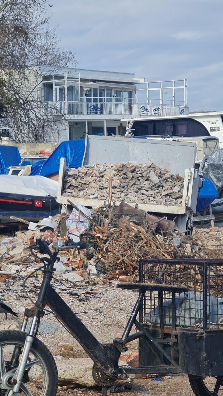 Adalar’da Çevre Felaketi: Koruma Alanları Moloz ve Atık Döküm Sahasına Dönüştü