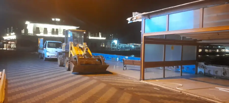 Büyükada Sahilinde Tarihi Dönüşüm: İşletmelerde  Gece Yarısı Yıkımı