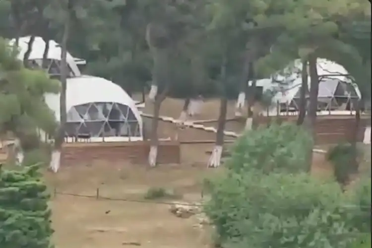 Büyükada’da Kaçak Lüks Çadırlar İşletme Sahibi Tarafından Söküldü