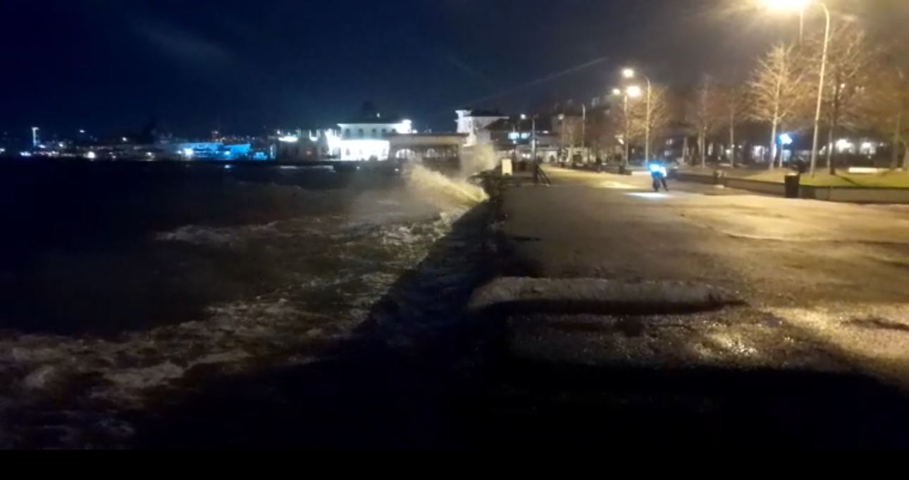 Büyükada’da Lodos Gerçeği Gün Yüzüne Çıkardı: İskele Meydanı’nda Korkutan Manzara!