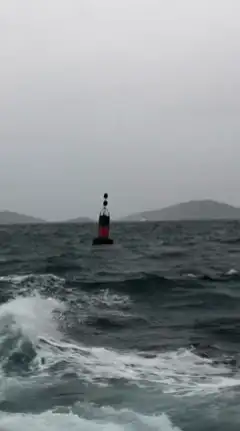İstanbul’da Lodos Kabusu: Hırçın Dalgalar Şamandırayı Yutuyordu!