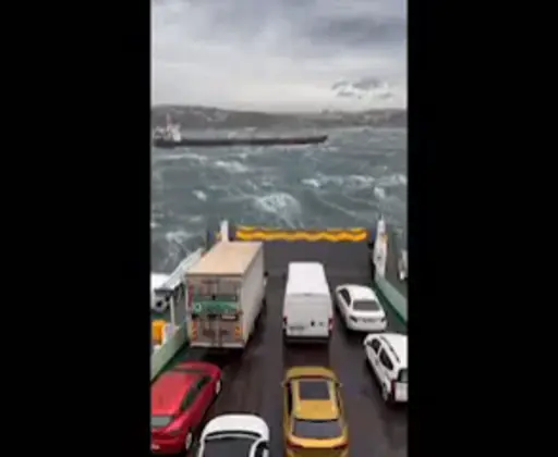 Marmara’da Lodos Kabusu: Eskihisar-Topçular Vapurunda Dalgalar Araçları Yuttu
