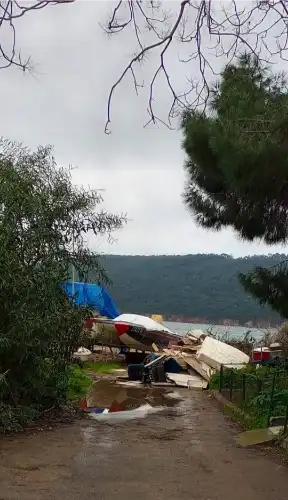 Burgazada’da Çevre İsyanı: 6 Numara Sahiline Çöp Engeli