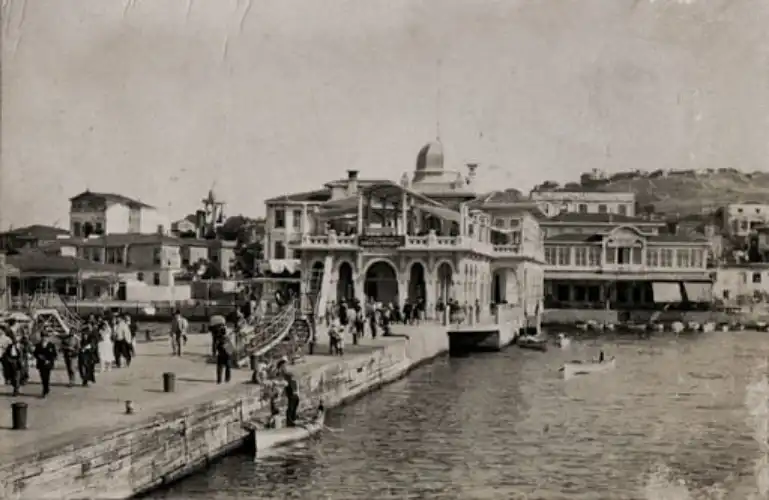 İstanbul’un Tarihi Kapısı: Birinci Ulusal Mimarlık Akımının İncisi Büyükada İskelesi