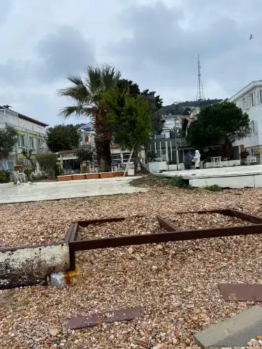 Kınalıada Sahilinde Yıkım Yarım Mı Kaldı: Restoran Eklentileri Gitti, Zemindeki İşgaller Duruyor!