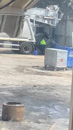 Adalar’da Çöp Kamyonlarıyla ‘Kaçak’ Araç Skandalı!