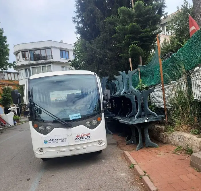 Heybeliada’da Bisiklet ve Yaya Yollarına “İşgal” Tepkisi: Ulubey Sokak’ta Geçit Yok!