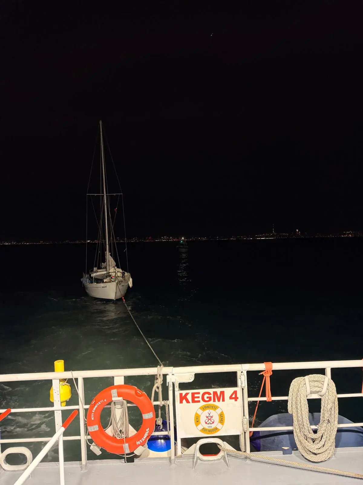 Kınalıada Açıklarında Sürüklenen Tekne Kıyı Emniyeti Tarafından Kurtarıldı