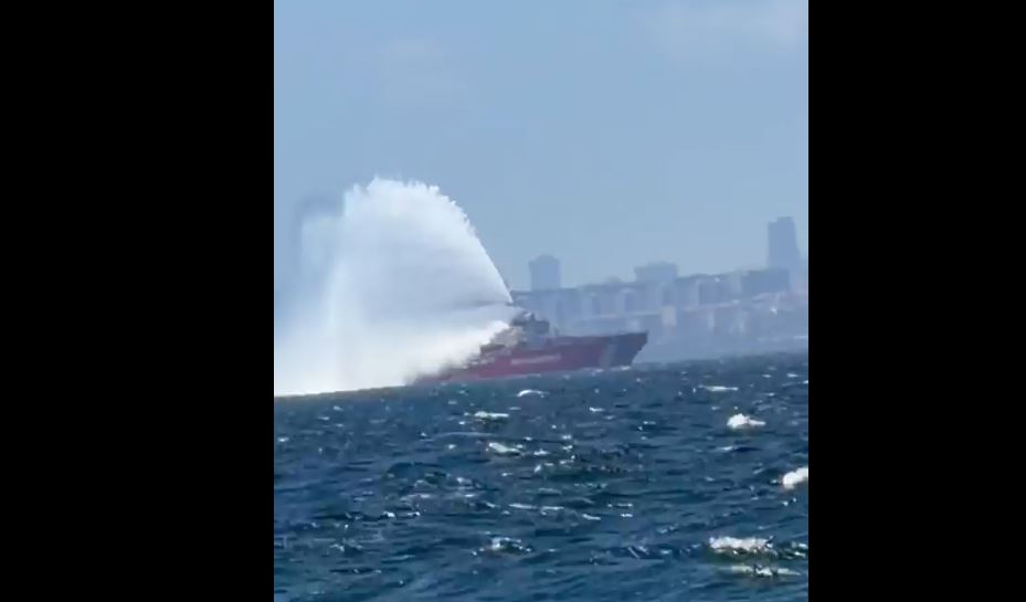 Kınalıada Açıklarında Yangın Söndürme Gemisinden Gövde Gösterisi