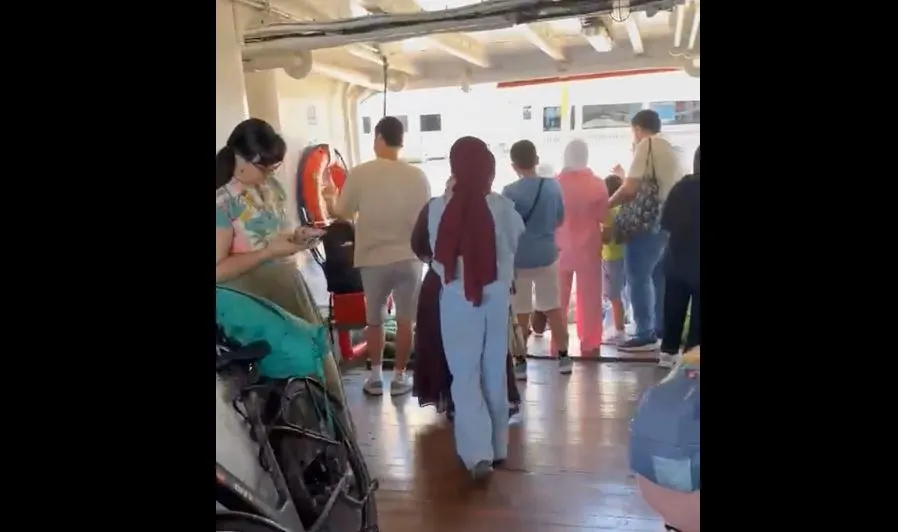 Ada Vapurlarında Erken Saat İzdihamı: Adım Atacak Yer Kalmadı