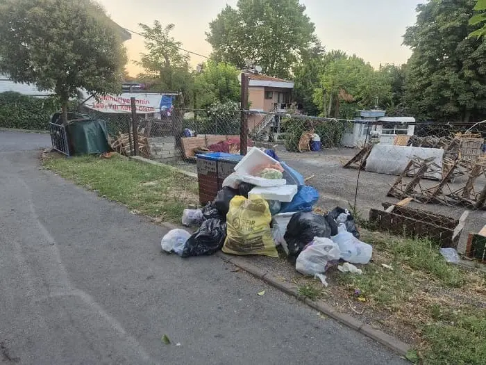 Büyükada’da Pazar Sonrası Çöp Manzaraları Tepki Çekiyor: “Sıfır Atık” Sadece Poşette Kaldı!
