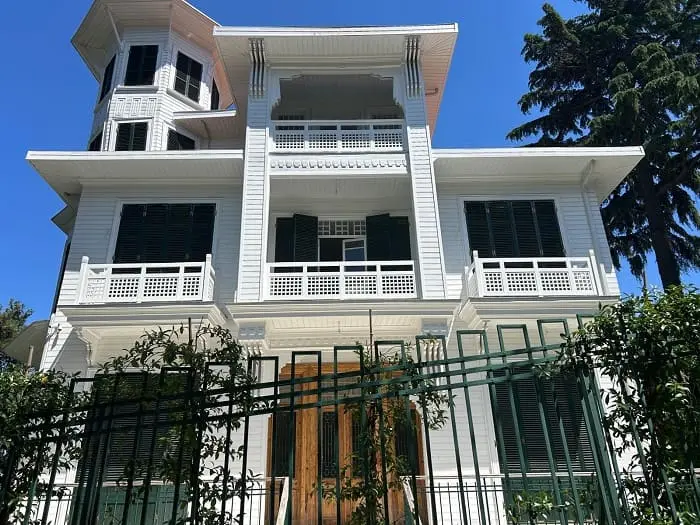 Büyükada’nın Yeniden Hayat Bulan Tarihi Yapılarından Biri:Rizzo Palas Restorasyonu