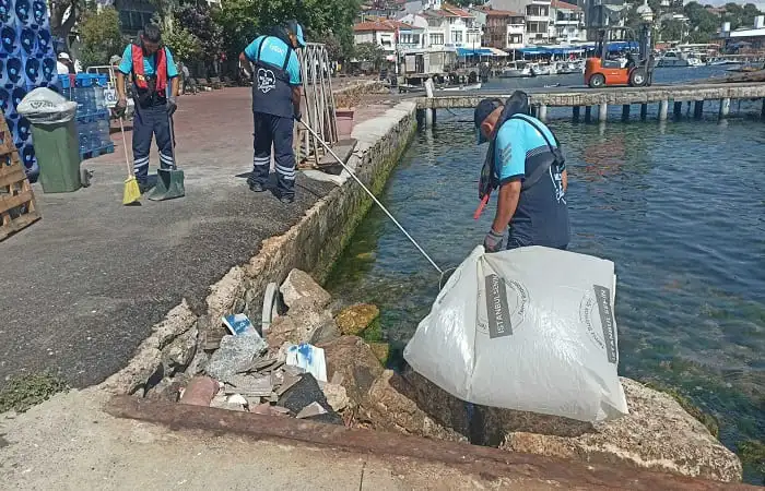 İBB’den Adalar’da Kapsamlı Saha Çalışması: Temizlik, Geri Dönüşüm ve YKS Danışmanlığı
