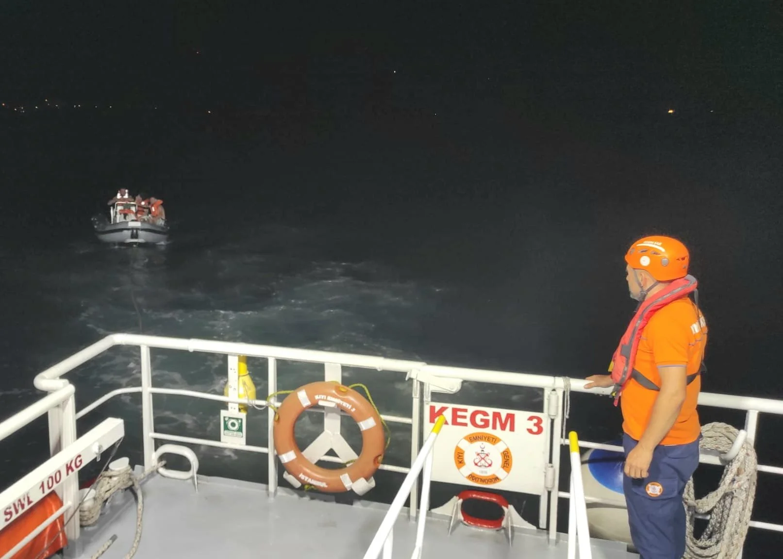 Kınalıada Açıklarında Gece Yarısı Operasyonu: Sürüklenen Bottaki 4 Kişi Kurtarıldı