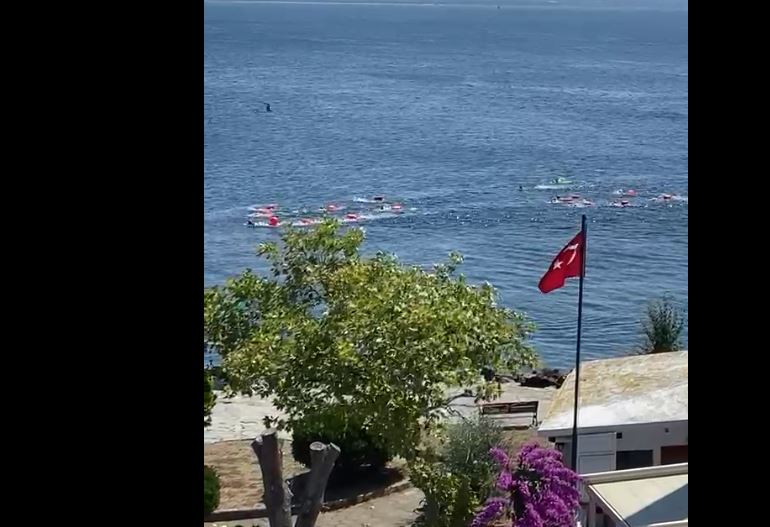 Kınalıada Açıklarında Sabahın Erken Saatlerinde Kulaç Mücadelesi: Marmara’da Renkli Görüntüler