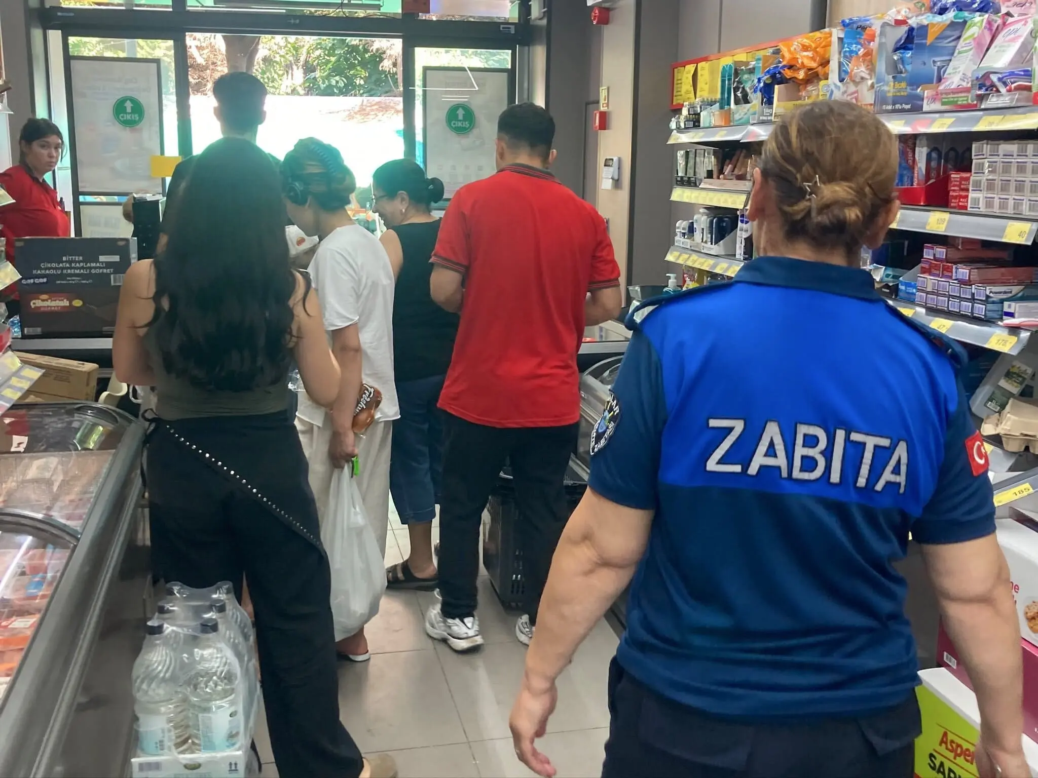 Kınalıada’da Zabıtadan İşgaliye Ve Seyyar Denetimi: Esnafa Uyarı Yapıldı