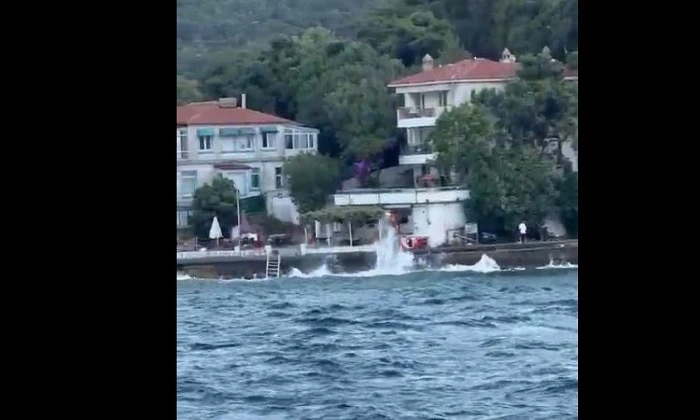 Marmara’da Fırtına Alarmı: İstanbul’da Kuvvetli Rüzgar Etkisini Göstermeye Başladı
