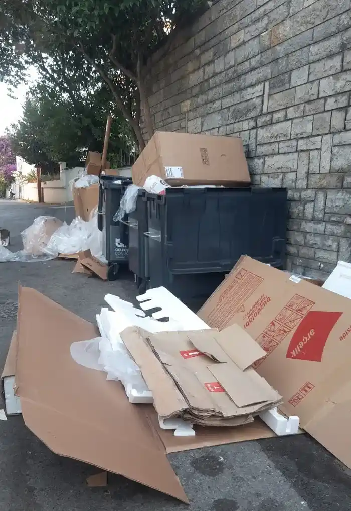 Büyükada’da Çöp Çilesi Bitmiyor: Sokaklar Ambalaj ve Hafriyat Atıklarına Teslim