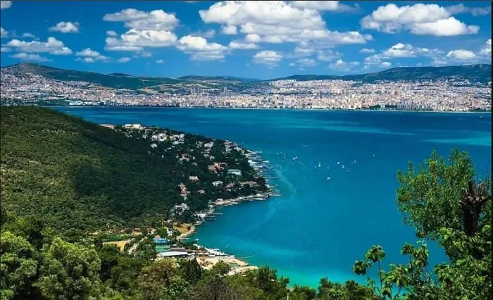 Büyükada’da Sabahın İlk Çayı: Bir Bardak Huzur