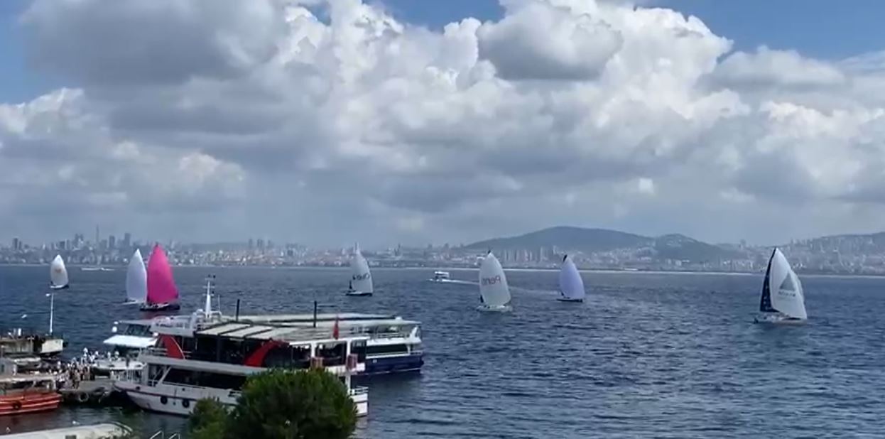 Marmara’da Görsel Şölen: Cahit Üren Anısına Yelkenler Açıldı