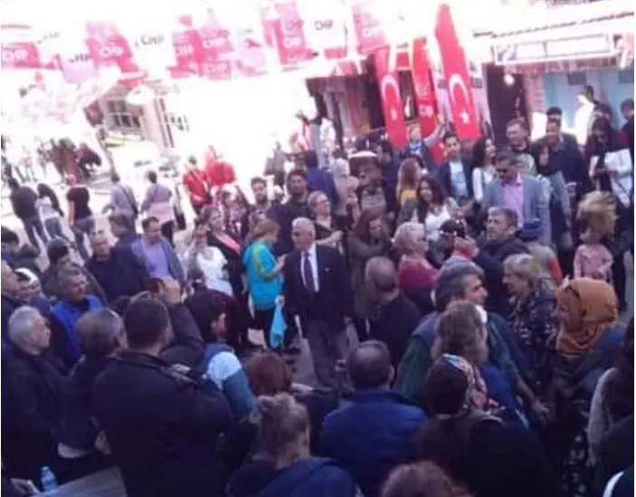 Adalar Siyasetinde ‘İhanet’ Tartışması: Eleştirenlerin Geçmişteki AK Parti Bağlantıları Gündem Oldu