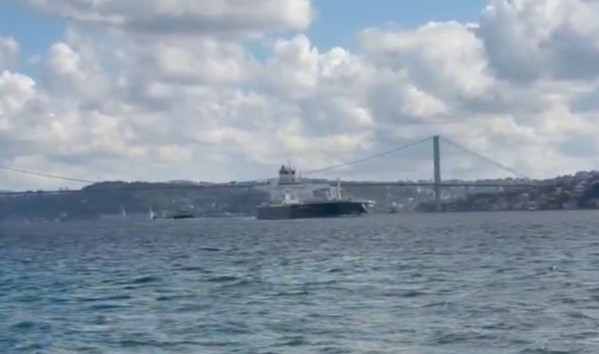 İstanbul Boğazı’nda Dev Gemi Geçişi: ‘Seavoyager’ Köprü Altından Süzüldü