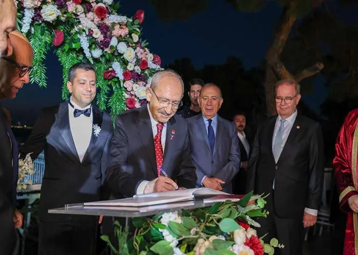 Kemal Kılıçdaroğlu Büyükada’da Nikâh Şahidi Oldu: Yiğit Acar Ve Tuğçe Doğan Evlendi