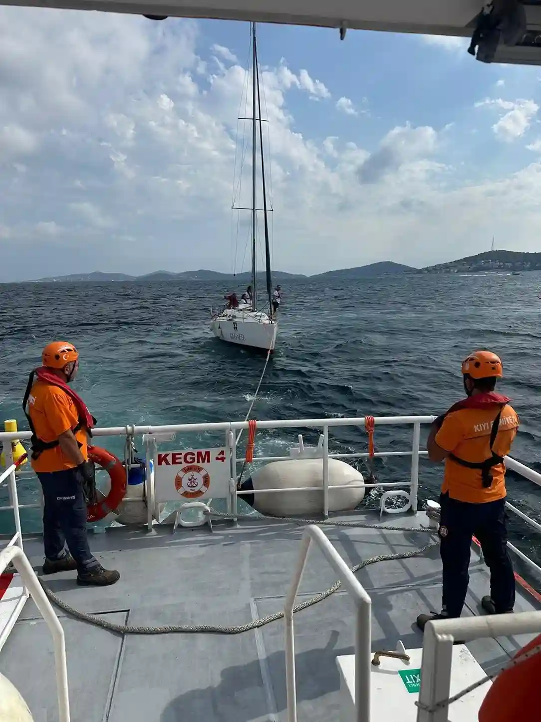 Kınalıada Açıklarında Sürüklenen Teknedeki 7 Kişi Kurtarıldı