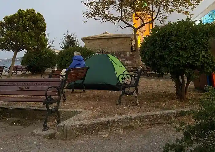 Kınalıada Cami Parkı’nda Kurulan Çadır Polis Ekiplerince Kaldırıldı