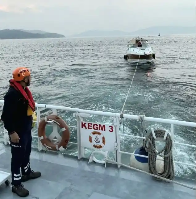Burgazada Açıklarında Sürüklenen 10 Metrelik Tekne Kurtarıldı: 5 Kişi Emniyete Alındı