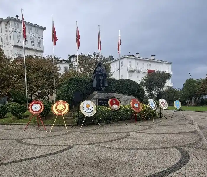 Cumhuriyet’in Kalbinde Buruk Manzara: Atatürk’ün Huzurunda O Çelenk Neden Yoktu?