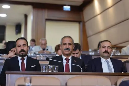 Saraçhane Satrancı Kızışıyor: Adalar Formülü Masada! Ataşehir’de AK Parti, Eyüpsultan’da CHP-YENİ Parti Ortaklığı Kazandı